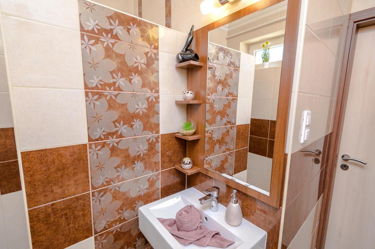 Illes Apartmanok I. Hajdúszoboszló Exterior foto
